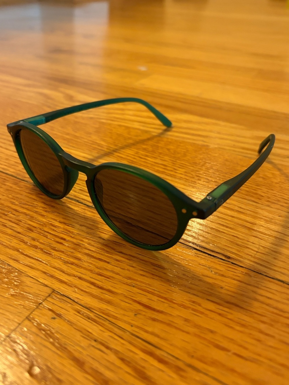 IZIPIZI C FRAME SUNGLASSES GREEN WITH GREY LENSES